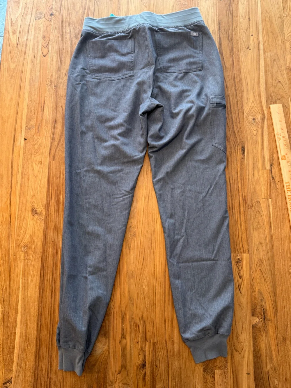 FIGS Technical Zamora Grey Jogger Scrub Pants Women’s Small Tall - Picture 3 of 8